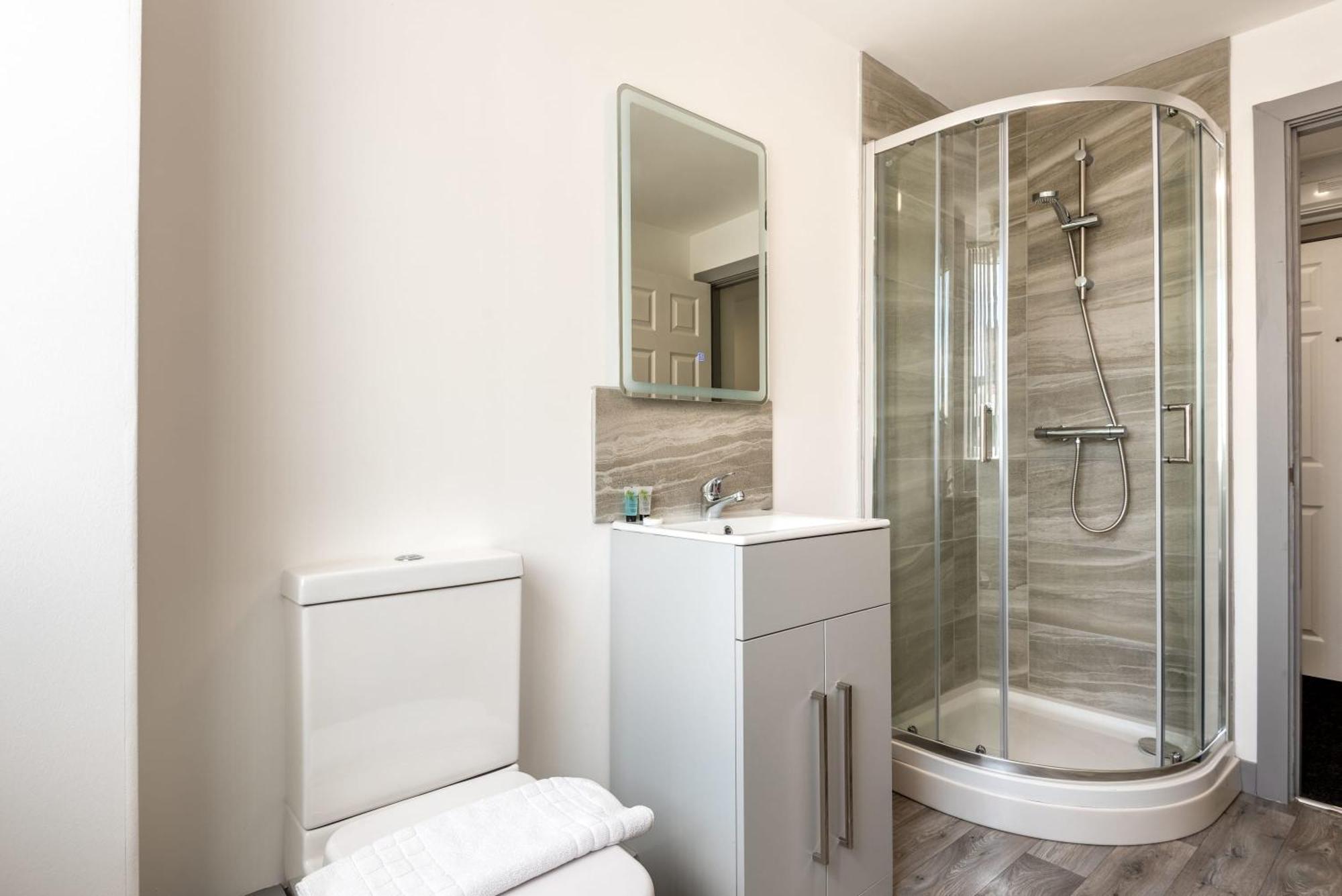 Modern 1 Bedroom Yeadon Apartment Exterior foto