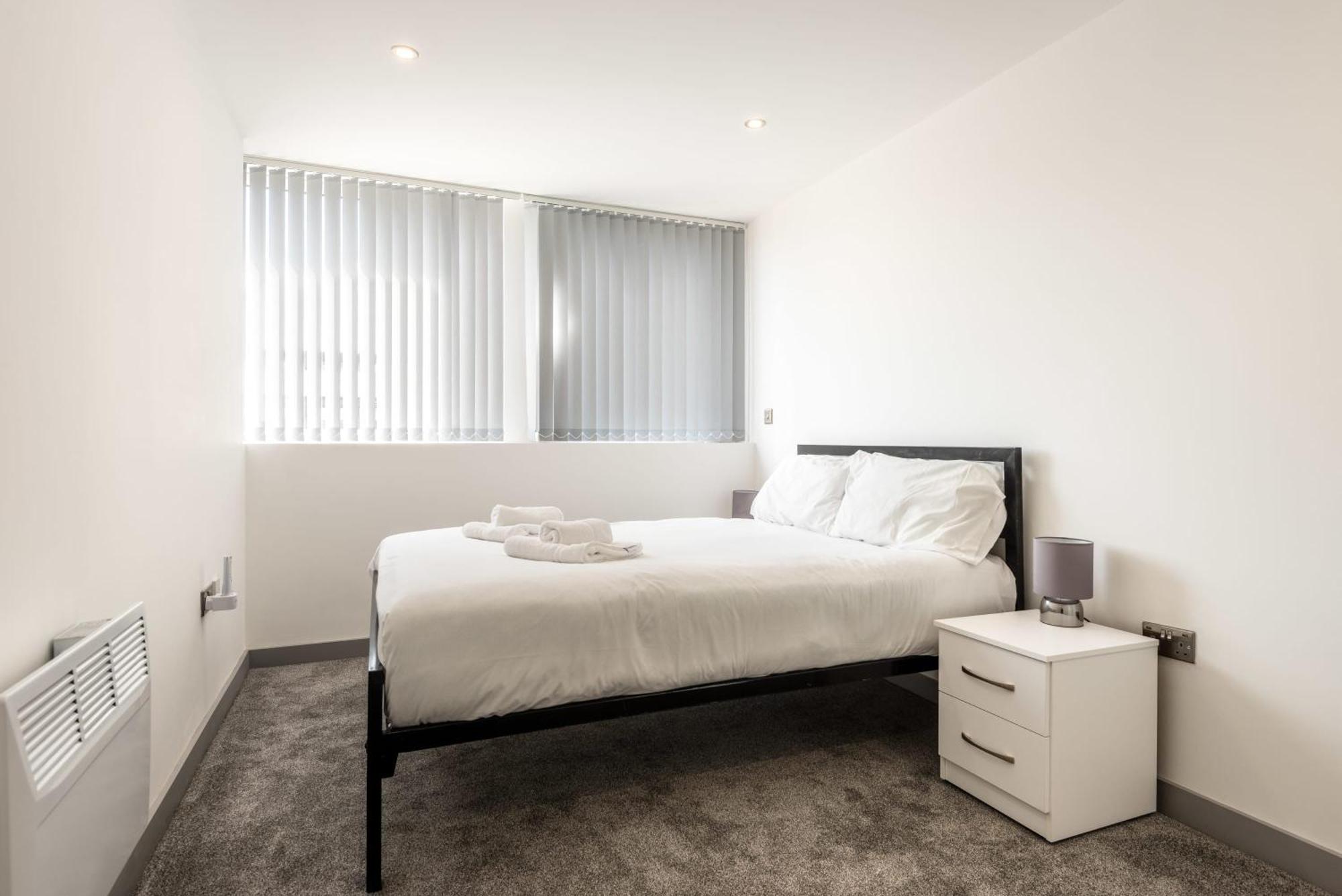 Modern 1 Bedroom Yeadon Apartment Exterior foto