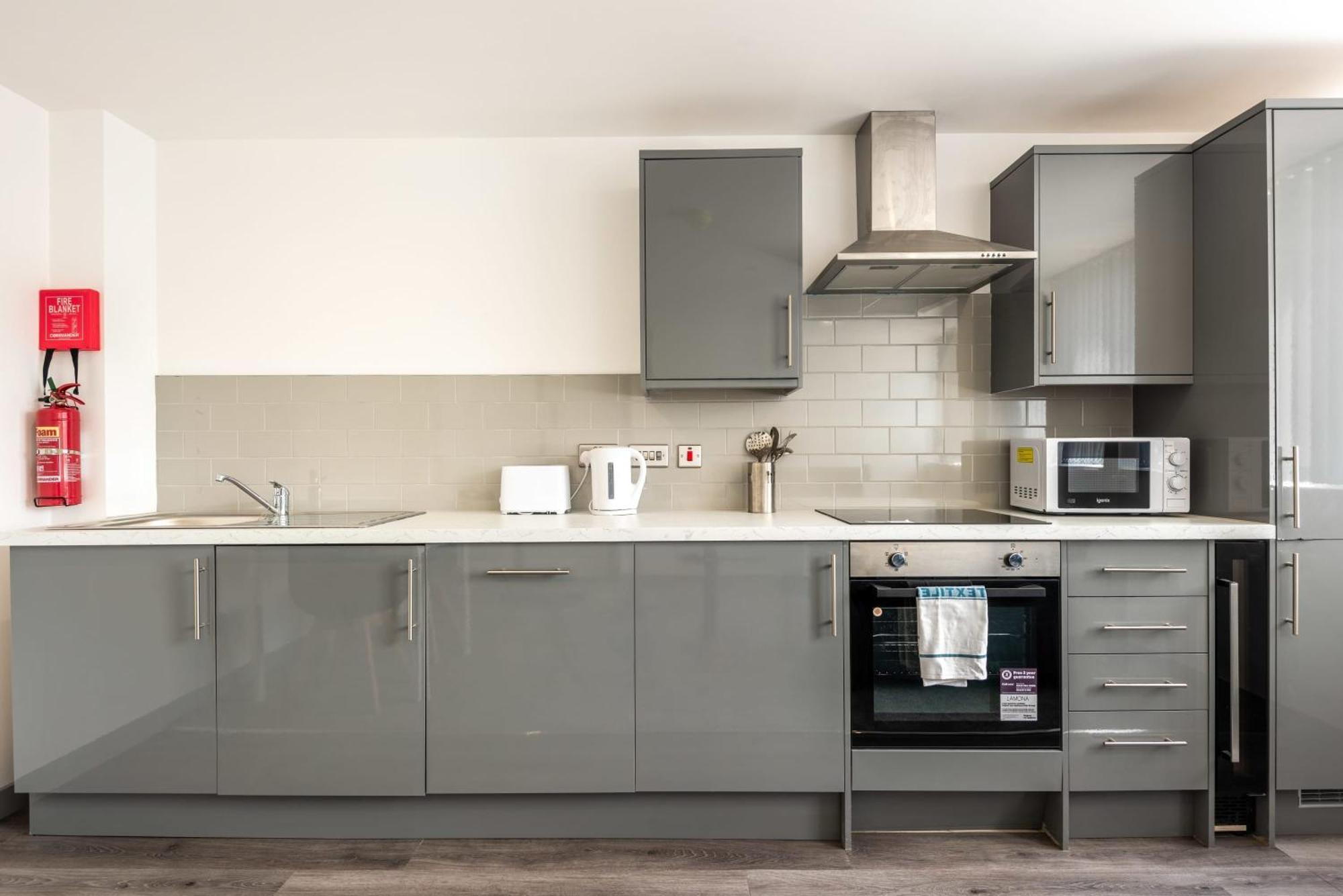Modern 1 Bedroom Yeadon Apartment Exterior foto