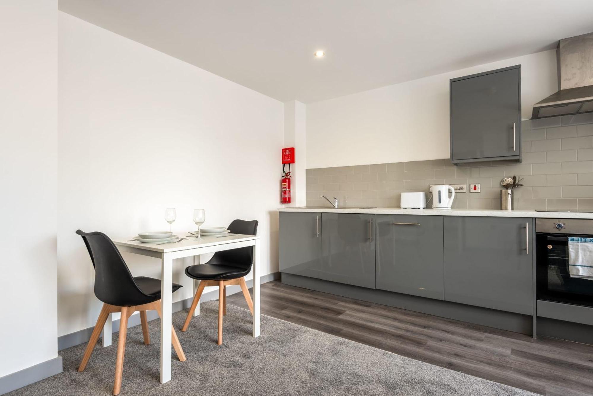 Modern 1 Bedroom Yeadon Apartment Exterior foto